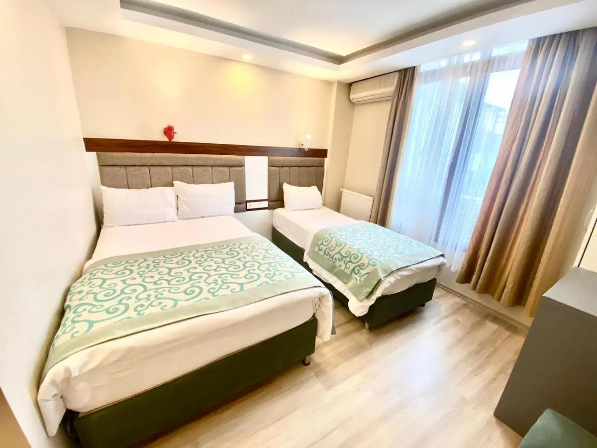 Grand Lara Hotel İstanbul 2*,